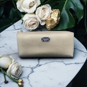 Michael Kors Lg Jet Set Travel Nickel Three Quarter Zip Leather Wallet/Like New